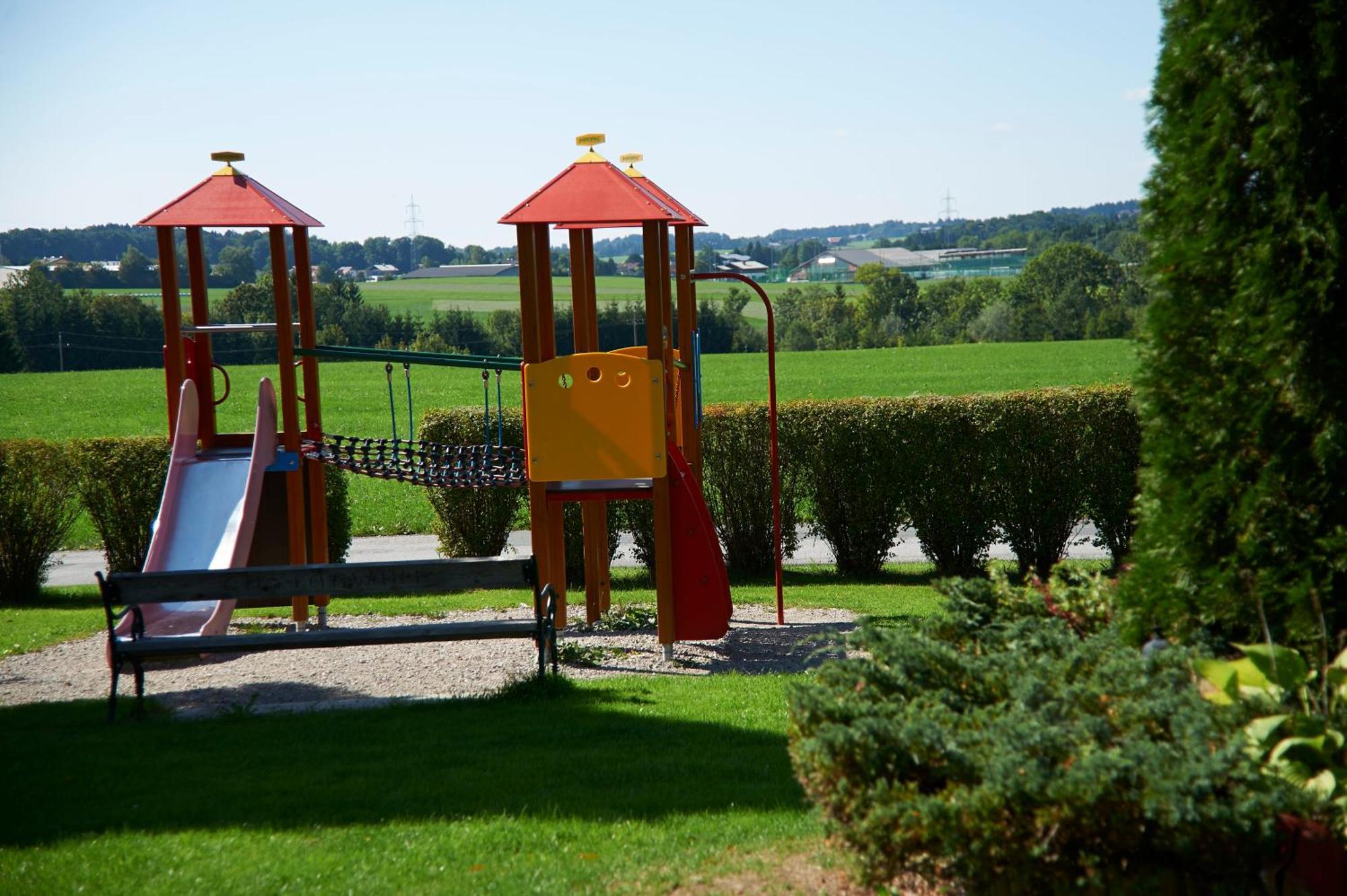 Gastagwirt Hotel Eugendorf Bagian luar foto