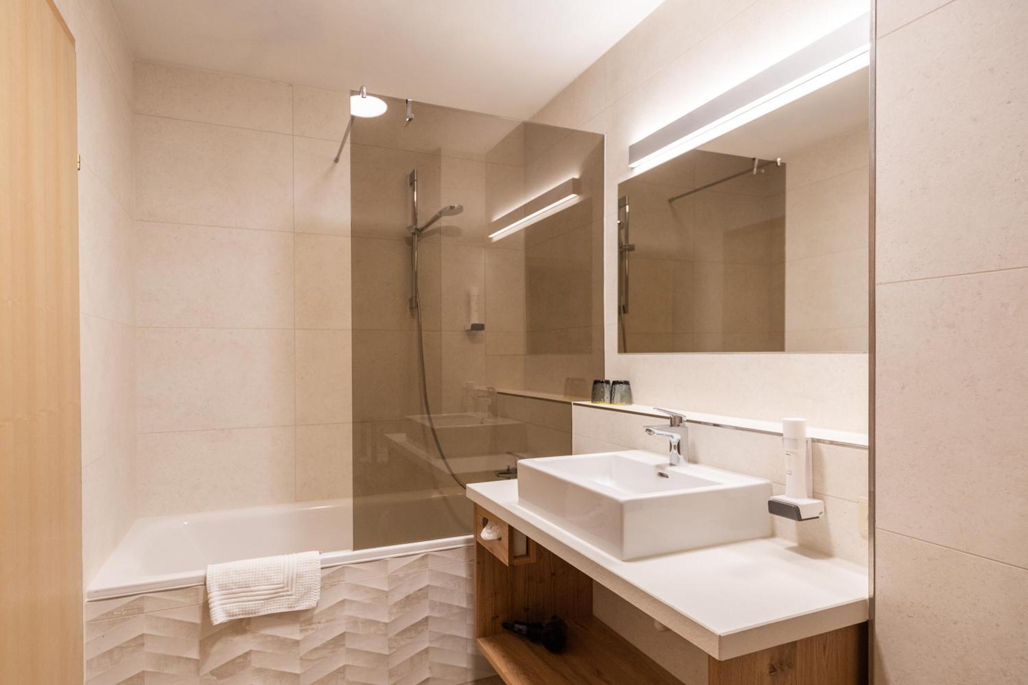 Gastagwirt Hotel Eugendorf Bagian luar foto