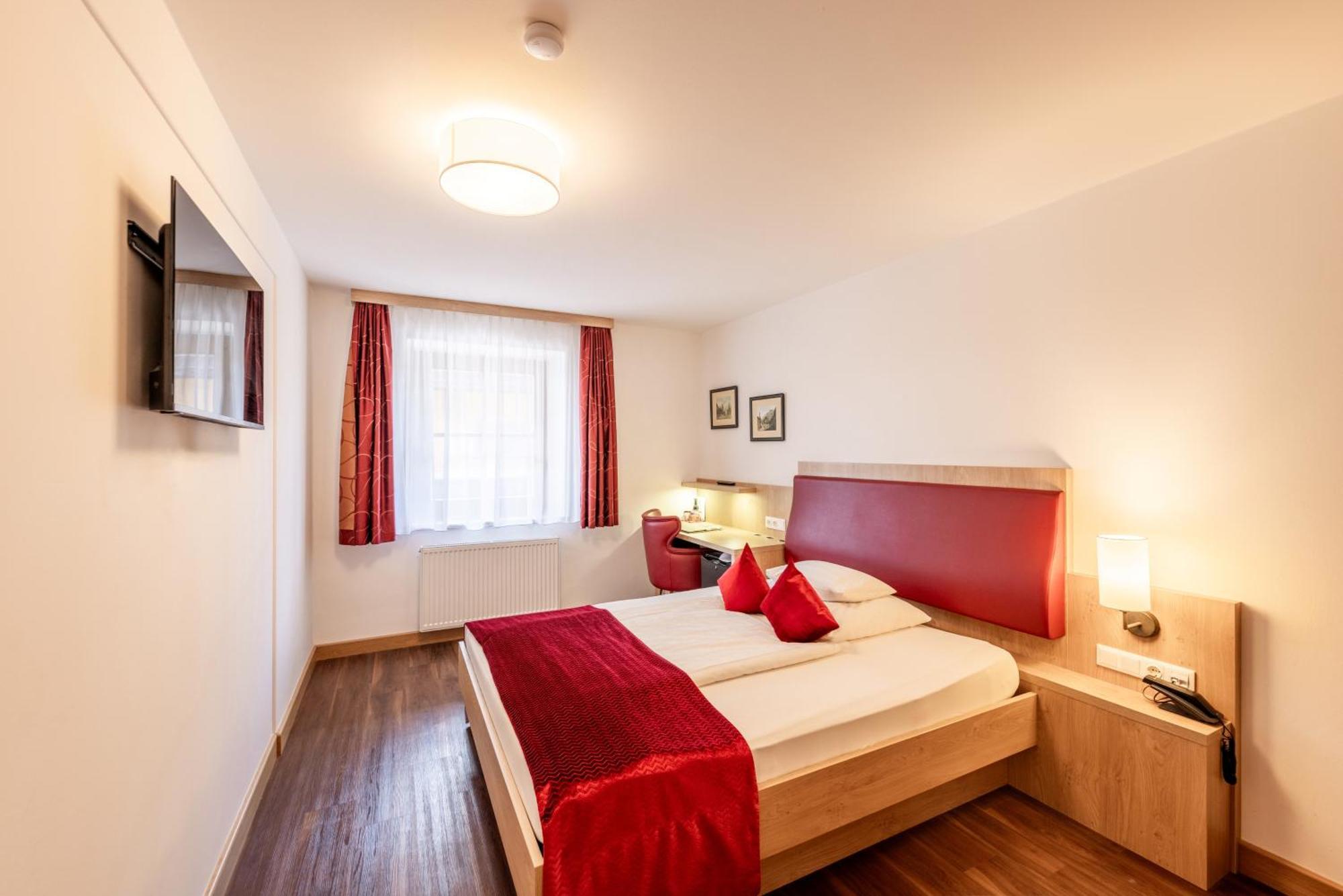 Gastagwirt Hotel Eugendorf Bagian luar foto